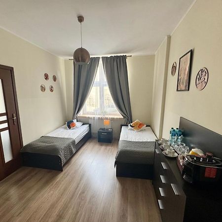 Bedrooms Piotrkowska 64 Lodź Bagian luar foto